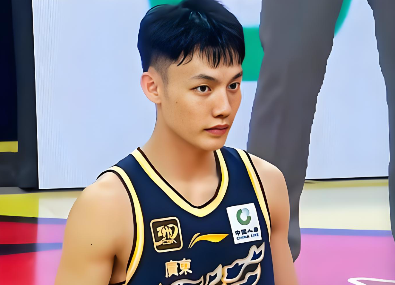 贝博体育-徐杰要请吃饭！杜润旺展现兄弟情深